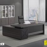Table De Bureau Exécutif En Bois Foncé Avec Design Contemporain