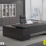 Table De Bureau Exécutif En Bois Foncé Avec Design Contemporain