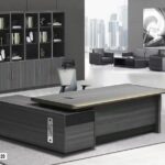 Table De Bureau Exécutif  Avec Plateau Large Et Design Moderne